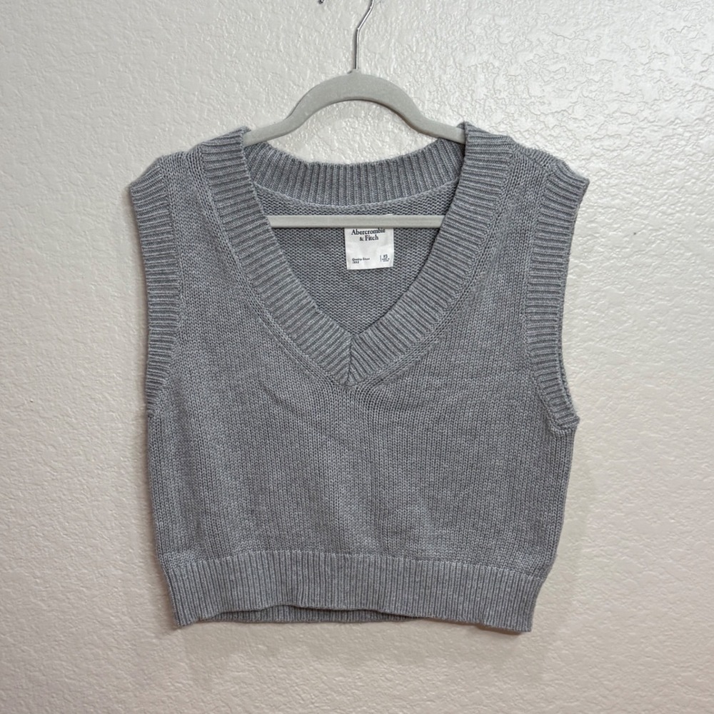 Abercrombie & Fitch Sweater Vest Gray V-Neck Crop XS Preppy Academia Fall Layer